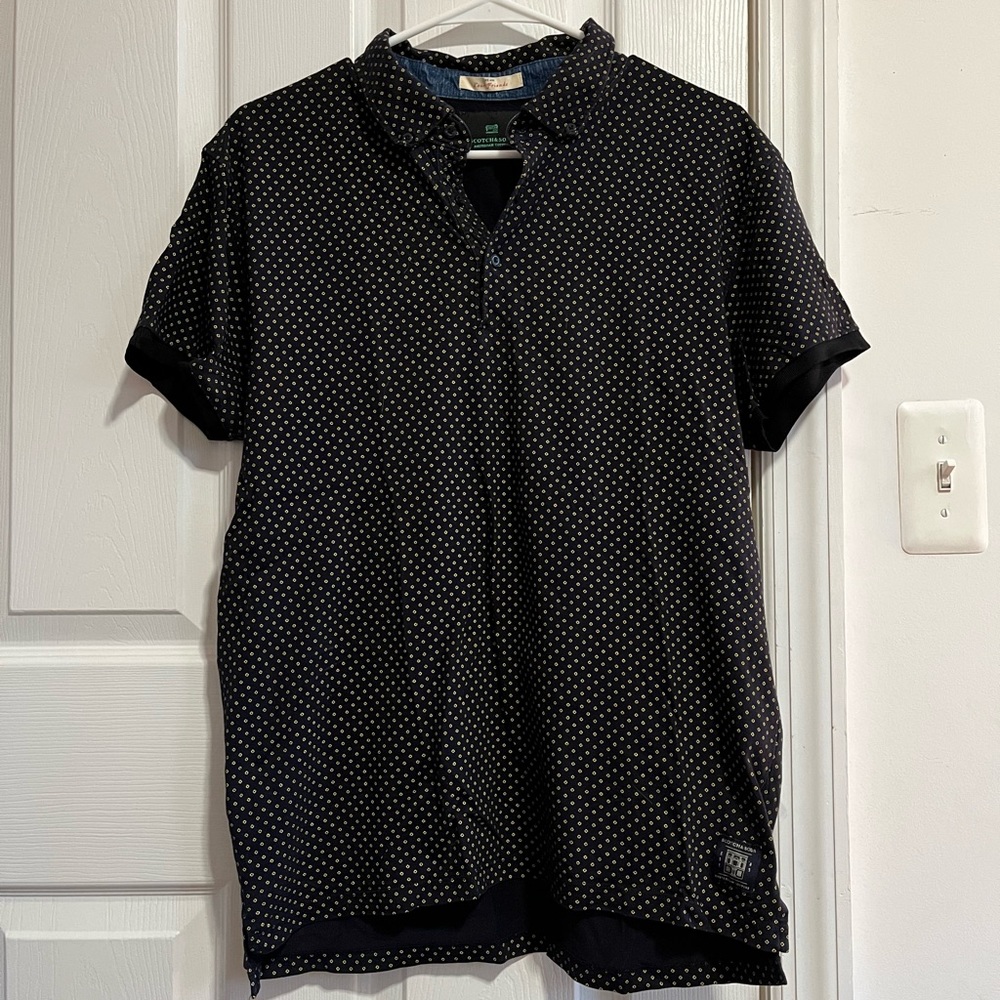 Men’s Scotch & Soda polo shirt. Dark blue with yellow accents. Three buttons.